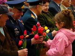 Прокопьевск. 16 ветеранов ВОВ получили в подарок часы с символикой Великой Победы